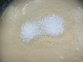 熬煮差不多时，喜甜的朋友加白糖【不喜甜的朋友关火后加盐】。