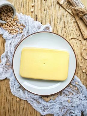 凝固后倒扣，豆糊就出来了。