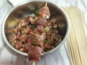 一块肉一块肉的串起来即可。