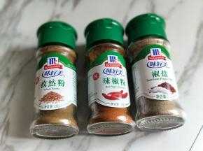 准备好调料粉。