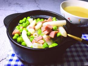 煮5分钟关火，多余的汤可以用另一个碗装起来。