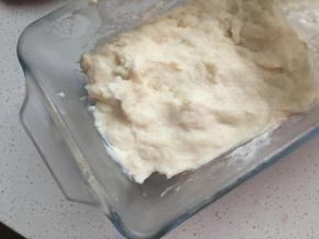 汤种：水与高粉混合，加热至浓稠离火，降温后，覆盖保鲜膜冷藏1个小时以上。