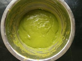 翻拌至顺滑，备用。