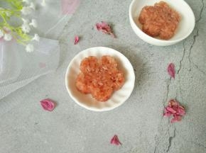 趁热加入白糖，搅拌均匀。