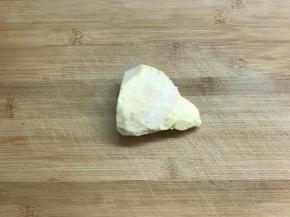 冬笋剥去外壳。