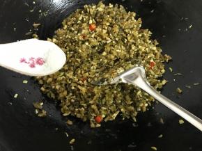 最后加入少许糖调味即可。