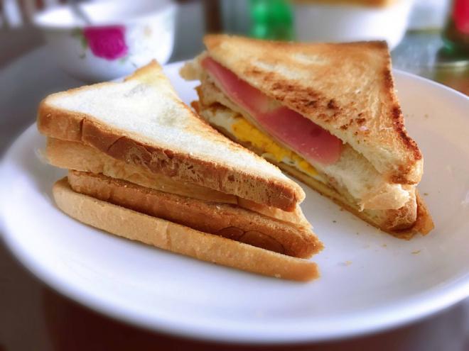 鸡蛋火腿三明治