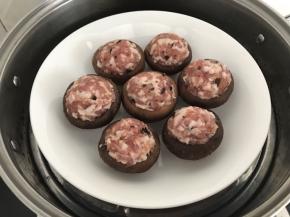 做好放入蒸锅里