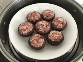 做好放入蒸锅里