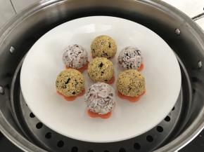 做好后，放进蒸锅里