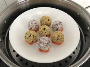 做好后，放进蒸锅里