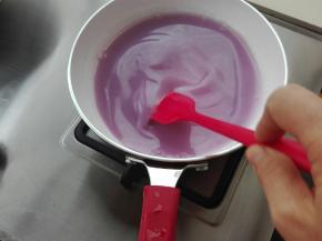 继续放燃气上小火搅拌