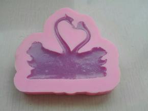 倒入模具中放凉，放冰箱冷藏一下口感更好哦