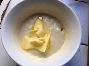 加入黄油揉匀，放凉待用