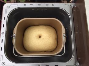 面团发酵至两倍大，戳洞不回缩即可