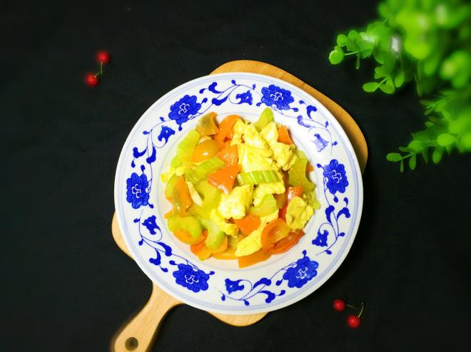 西芹红椒鸡蛋