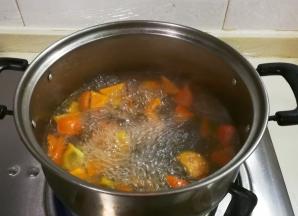 放入花椒烧开捞出来