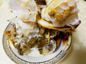 蟹身子一切为四，爪子不要切断