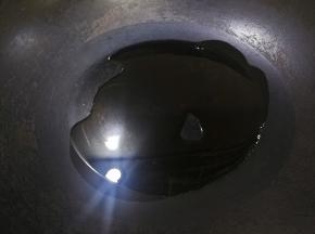 锅里的油倒出来，把锅洗干净，大火烧热，放适量的油