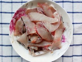 准备好洗干净的草鱼