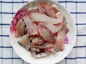 准备好洗干净的草鱼