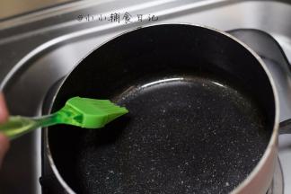 热锅刷薄薄一层油