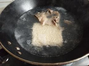 羊肉加水烧开后加入面