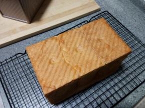 出炉立刻脱模放置在冷却架上凉至手温密封保存