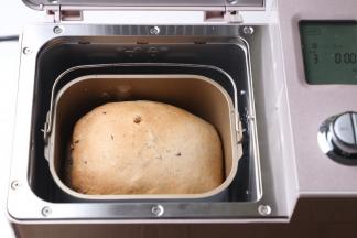 开始自动发酵烘烤……烘烤的成品非常的柔软。