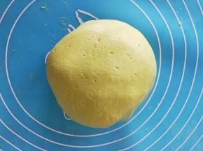 这是揉好的面团，很光滑