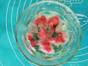 樱花用温水泡开
