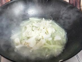 加入炒水的牛百叶。