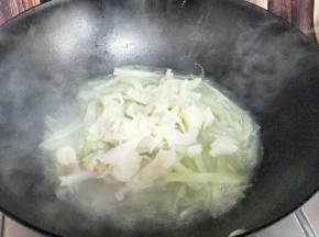 加入炒水的牛百叶。