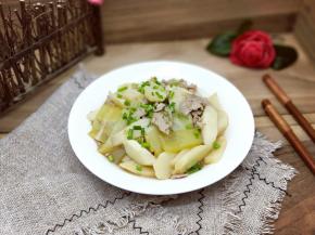 盛出装盘，撒上葱花。