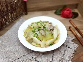 盛出装盘，撒上葱花。