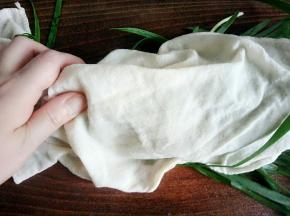 用布把水分擦干