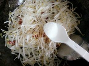 盐，迅速翻炒
