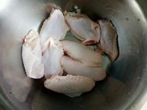 鸡翅洗净
