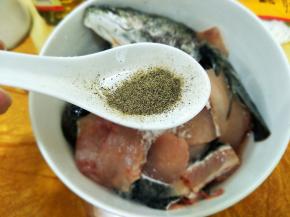 半勺子黑胡椒粉