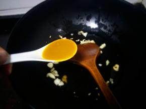 加入四勺酸汤酱抄下