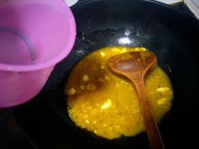 再加入适量的水煮滾