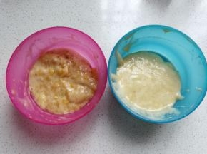 这样我们就得到两份香蕉泥，一份是颗粒状，一份是细滑状
