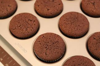 出炉轻震几下，放置晾架上放凉