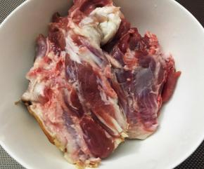 将中间的棒骨剔除