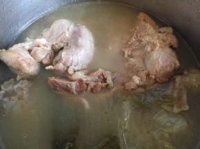 煮熟后浸泡约一会儿