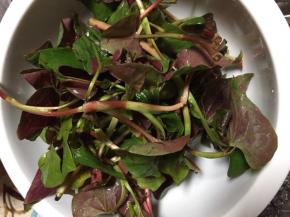 放入一个稍大的碗里