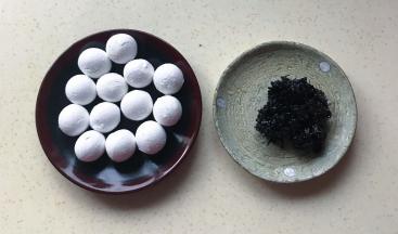 准备好汤圆和干菜，干菜最好炒熟或者蒸熟