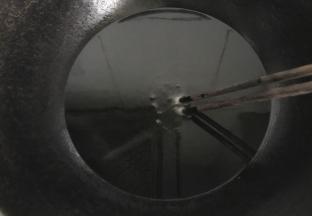 锅里放油，筷子冒泡就可以下锅炸了