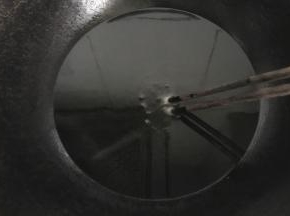 锅里放油，筷子冒泡就可以下锅炸了