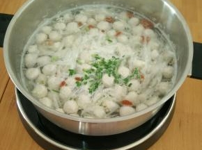 放入葱花，关火